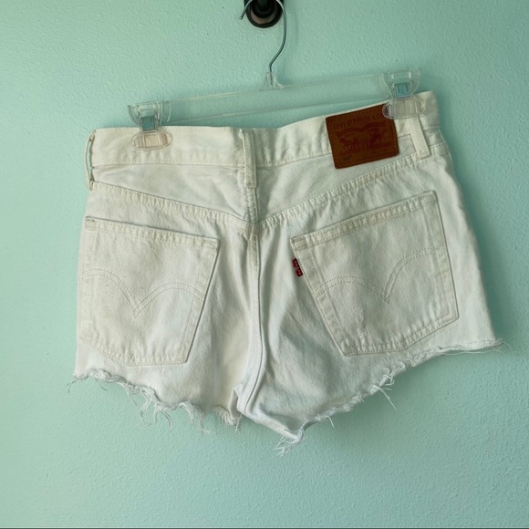 Levi’s 501 White Denim Jean Shorts - Picture 4 of 9